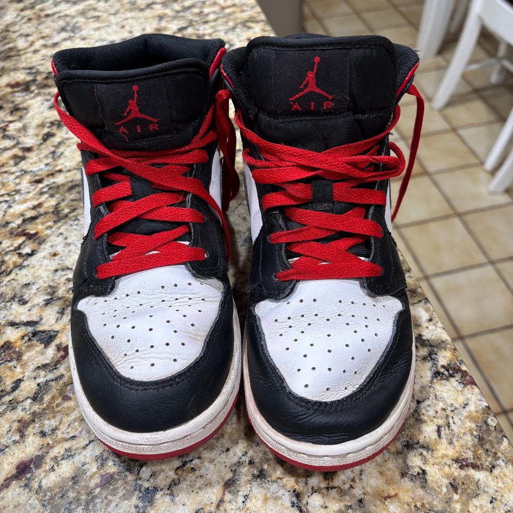 Nike Jordan Mid size 7, big kids